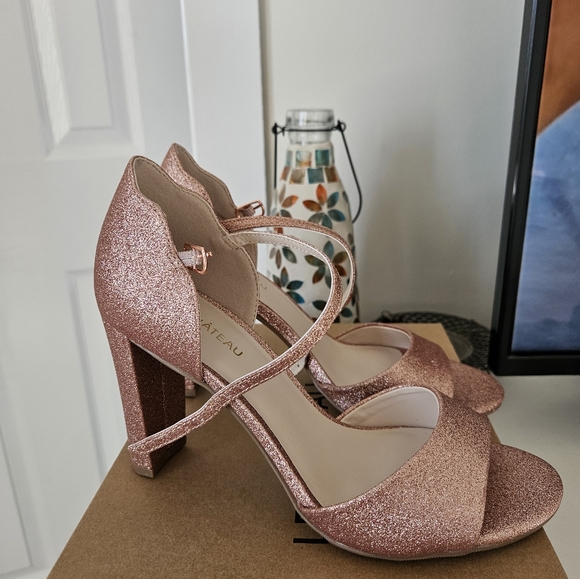 Brand new Le Chateau women high heels sandals size 6.5 - Picture 5 of 5